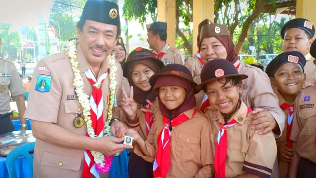 PRA SIAGA - Wabup Sidoarjo, Nur Ahmad Syaifuddin membuka acara Jambore Pra Siaga yang diikuti sekitar 1.250 peserta di Alun-Alun Sidoarjo, Sabtu (3/8/2019)