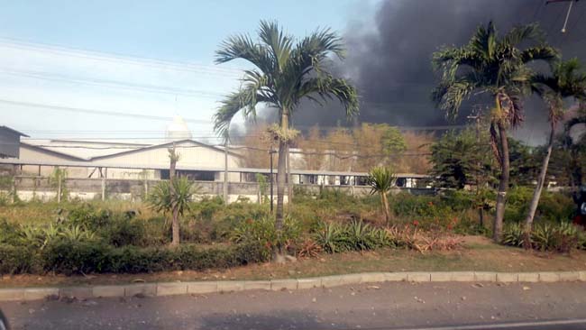 Pabrik Plastik di Sidoarjo Terbakar, Saptam Terluka Dilarikan Rumah Sakit