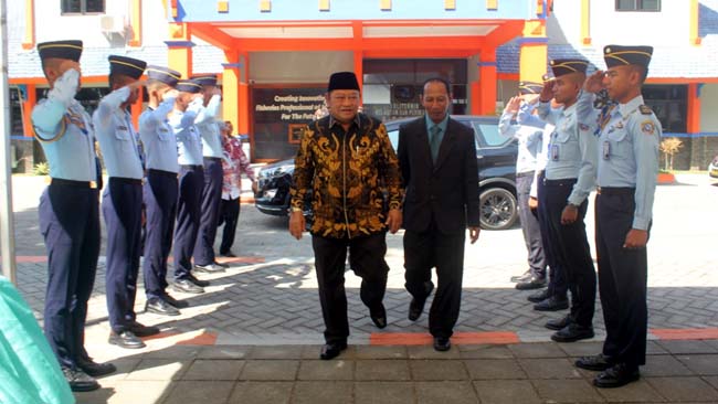 WISUDA - Bupati Sidoarjo, Saiful Ilah menghadiri acara wisuda 137 Taruna dan Taruni Politeknik Kelautan dan Perikanan (KP) Sidoarjo di kampus Politeknik KP, Sedati, Sidoarjo, Sabtu (24/8/2019)