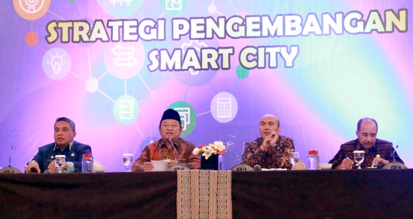 PENGEMBANGAN - Presiden Citynet, Saiful Ilah bersama ratusan peserta perwakilan Kabupaten/Kota dan puluhan Kepala Daerah berkumpul membahas program Strategi Pengembangan Smart City di Kupang, NTT, Kamis (17/10/2019)