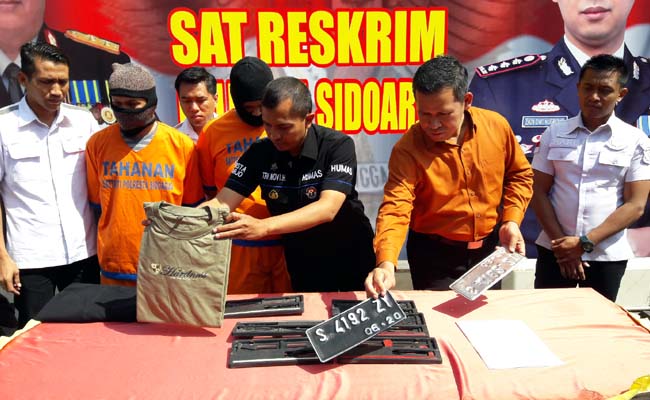 Dua Sekawan Gondol 9 Motor dan 2 Mobil Dibekuk di Sidoarjo