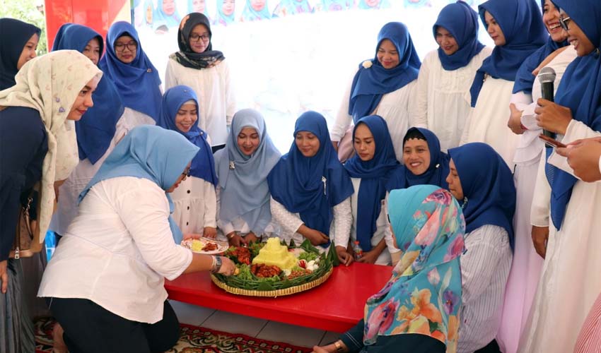 Peringati Hari Guru Nasional, Orang Tua Siswa KB-TK Al Muslim Ngajar di Kelas