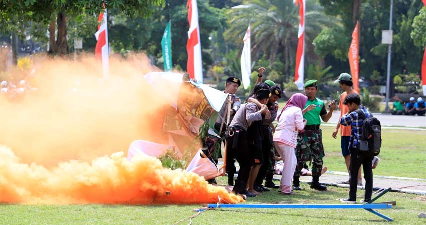 APEL - Badan Penanggulangan Bencana Daerah (BPBD) Pemkab Sidoarjo menyiagakan 200 personil tanggap bencana dalam Apel Siaga Tanggap Bencana yang dipimpin Bupati Sidoarjo, Saiful Ilah di Alun-alun Sidoarjo, Rabu (4/12/2019)