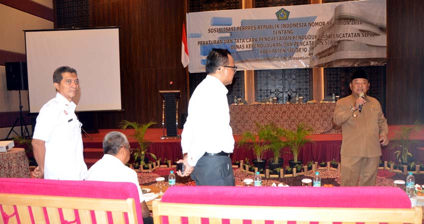 SOSIALISASI - Bupati Sidoarjo, Saiful Ilah membuka acara Sosialisasi Peraturan Presiden Nomor 96 Tahun 2018 tentang Persyaratan dan Tata Cara Pendaftaran Penduduk dan Pencatatan Sipil di lingkungan Pemkab Sidoarjo, di Fave Hotel Sidoarjo, Rabu (4/12/2019)
