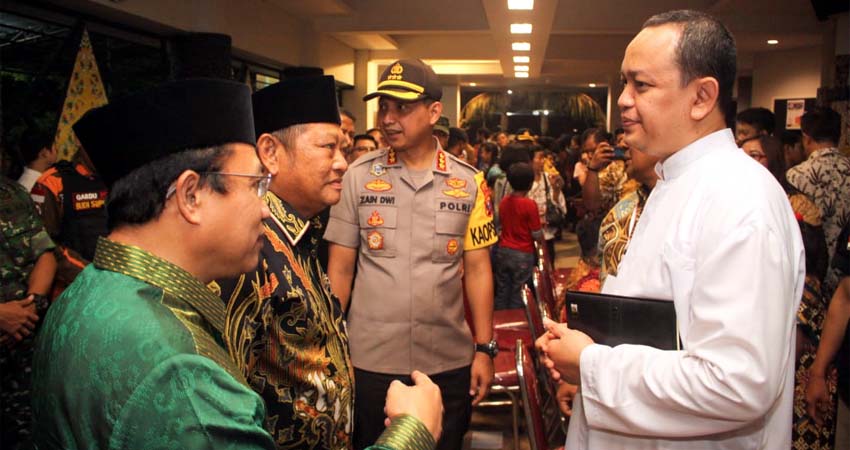 CEK - Bupati Sidoarjo, Saiful Ilah bersama Forkopimda Sidoarjo mengecek sejumlah gereja dalam malam Misa Natal 2019, Selasa (24/12/2019) malam