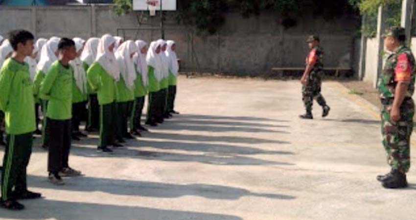 Siswa-siwsi SMP Hasyim Ashari, Tulangan saat mengikuti pelatihan PBB dan Wawasan Kebangsaan (gus)