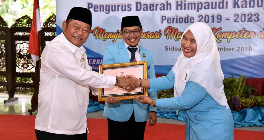 DILANTIK - Sebanyak 20 pengurus Himpaudi Sidoarjo dilantik Ketua Pengurus Himpaudi Provinsi Jawa Timur, Imam Mahmud di Pendopo Delta Wibawa, Rabu (18/12/2019)