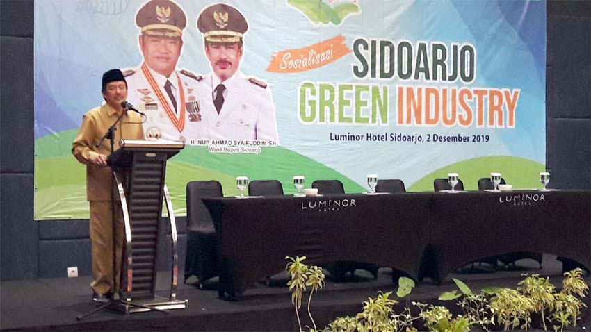 PAPARAN - Wabup Sidoarjo, Nur Ahmad Syaifuddin memberikan paparan dalam acara Sosialisasi Sidoarjo Green Industry dihadapan 160 perusahaan di Hall Luminor Sidoarjo, Senin (02/12/2019)