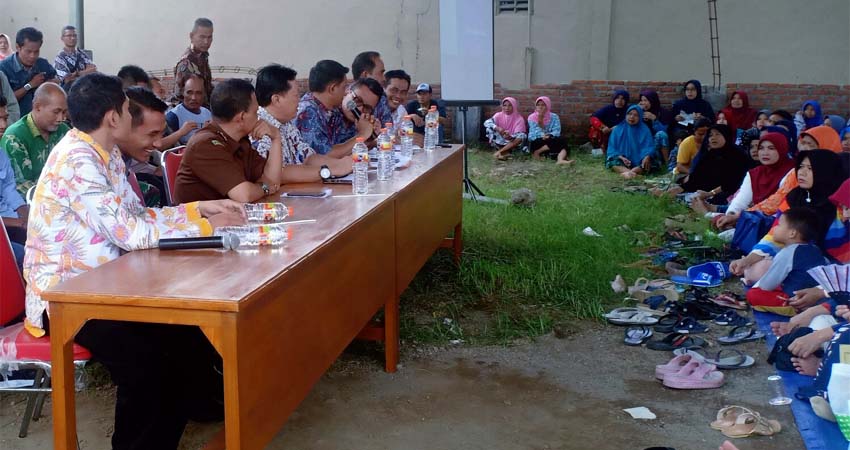 Tim 4 BPN Sidoarjo sosialisasi PTSL di Desa Sumokali. (par)