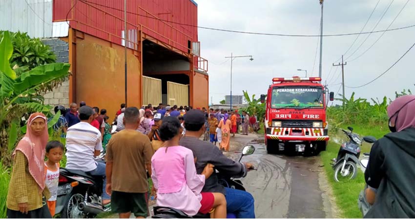 Pabrik Scaffolding di Sidoarjo Terbakar, 1 Orang Tewas, 9 Terluka