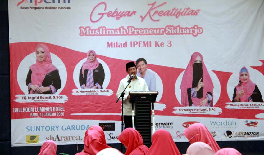 MEMBUKA - Plt Bupati Sidoarjo, Nur Ahmad Syaifuddin membuka acara Milad ke 3 dan Gebyar Kreatifitas Ikatan Pengusaha Muslimah Indonesia (IPEMI) di Hotel Luminor Sidoarjo, Rabu (15/1/2020)