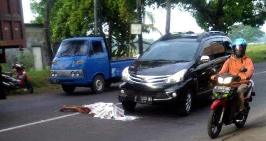 Salip Avanza, Pemotor Tewas Tabrak Truk