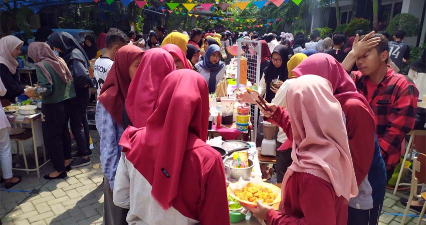 Street Food Smamda Sidoarjo, Tumbuhkan Jiwa Kewirausahaan Para Siswa