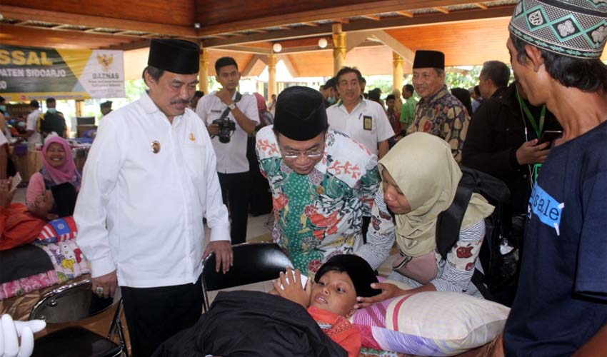 Ratusan Anak Keluarga Dhuafa Ramaikan Khitan Massal di Pendopo Sidoarjo