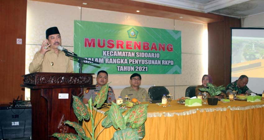 PAPARAN - Wabup Sidoarjo, Nur Ahmad Syaifuddin memberikan paparan soal Musrenbang di Aula Kecamatan Sidoarjo, Senin (10/2/2020)