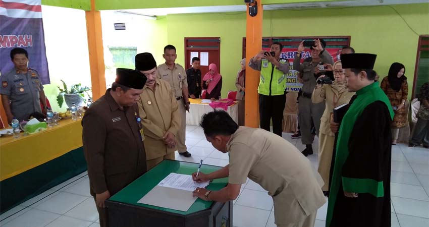 Wabup Sidoarjo Saksikan Pelantikan Pj Kades Plumbon