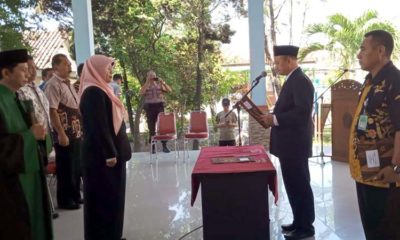 Camat Krembung Abdul Muid, melantikn Khusnul Khotimah sebagai Penjabat Kepala Desa Keper (gus)