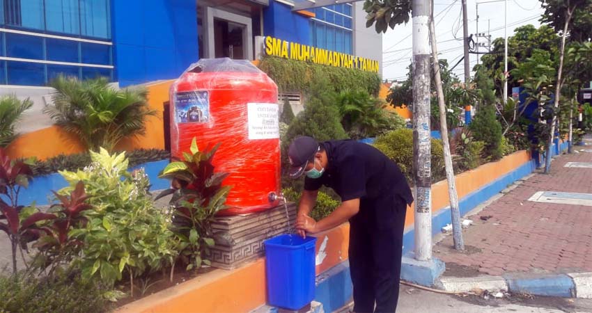 Tiga Siswa Smamda Sidoarjo Ciptakan Alat Pengontrol Pintu 