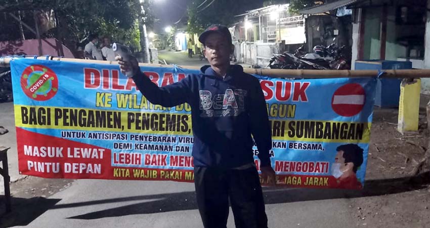 Cegah Covid-19, Warga Kebonagung Sidoarjo Swadaya Bangun Portal