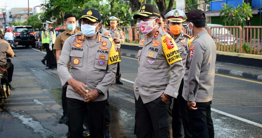 Kakorlantas Pantau Ops Ketupat Semeru dan Pos Check Point PSBB Sidoarjo