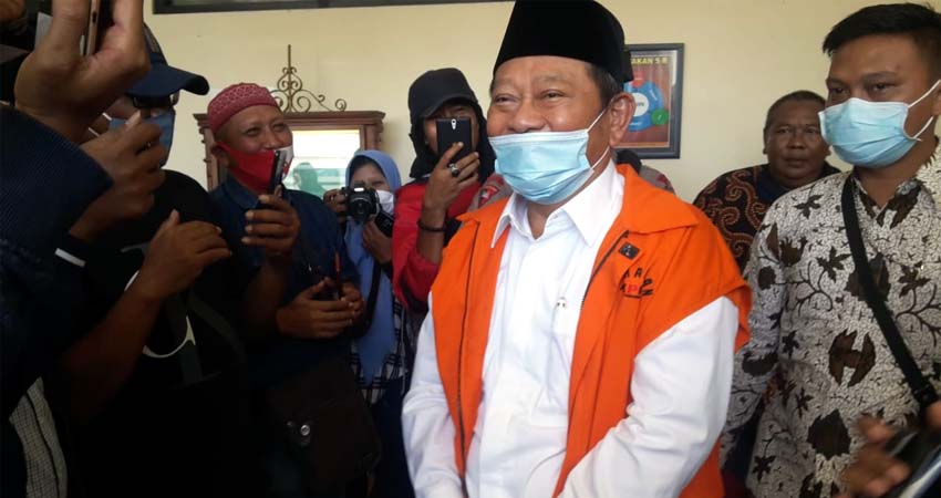 DAKWAAN - Bupati Sidoarjo Nonaktif, Saiful Ilah menjalani sidang dakwaan kasus dugaan suap proyek dari Ibnu Ghofur dan M Totok Sumedi bersama sejumlah Kepala Dinas PU, Kepala Bagian ULP dan Kabid Bina Marga Dinas PU di Pengadilan Tipikor, Juanda, Sidoarjo, Rabu (3/6/2020)