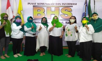 DUKUNGAN: Pengurus Forum Komunikasi Koperasi Wanita (FKKW) Sidoarjo menyatakan dukunganya ke paslon Bambang Haryo Soekartono dan M Taufiqulbar (BHS - Taufiq) yang disampaikan di Media Center BHS JL Diponegoro, Sidoarjo, Minggu (01/11/2020).