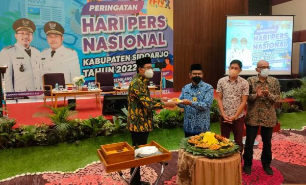 Bupati Muhdlor bersama Wartawan Sidoarjo Peringati HPN 2022